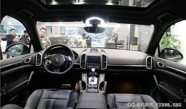 保时捷卡宴铂金版现车到店 港口火爆销售中