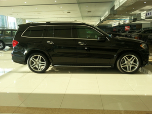 奔驰GL550现车到店 天津现车充足超多优惠