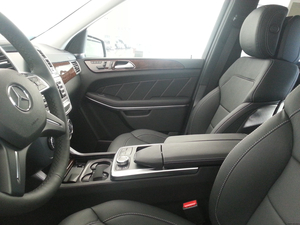 奔驰GL550现车到店 天津现车充足超多优惠