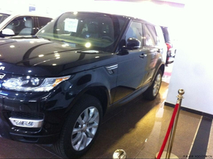 2014款路虎揽胜运动版现车到店 年底优惠不断