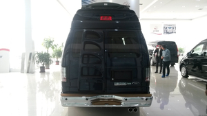 福特E350游艇版霸气来袭 天津现车底价酬宾