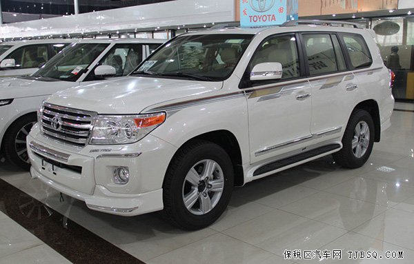 丰田酷路泽4000中东版商家促销 购车送豪礼中