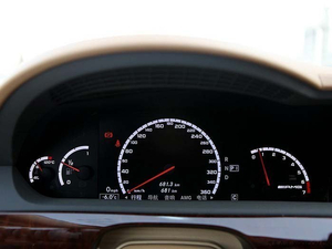 奔驰S65展厅现车 商家优惠报价299.8万