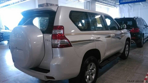 霸道2700中东版现车 港口火爆销售价格优厚