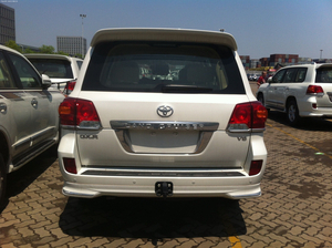 丰田酷路泽4000现车到店 现车年底优惠不断