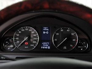 奔驰G500现车优惠20万 现车促销引爆天津港