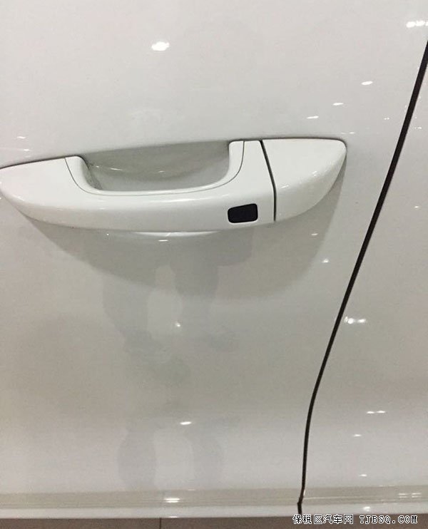 2014款保时捷卡宴3.6汽油铂金版 再掀降价狂潮