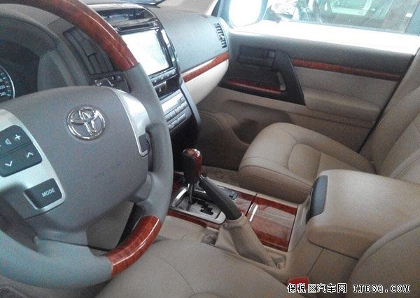 2014款丰田酷路泽4000 中东现车再掀折扣风潮
