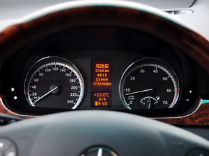 新款奔驰唯雅诺尽情闪耀 王者风范现车低价