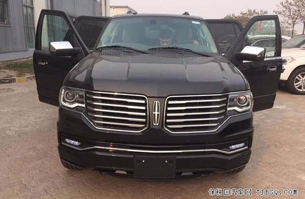 林肯领航员霸气到港 港口现车超低折扣畅销