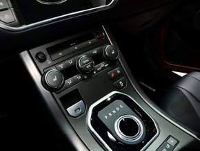 路虎极光紧凑SUV 现车年度狂减10万极光报价