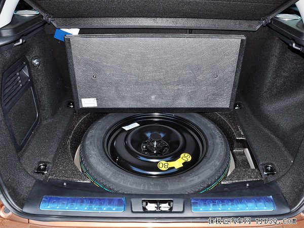 路虎极光紧凑SUV 现车年度狂减10万极光报价