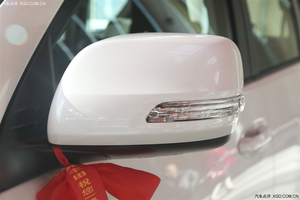 2014款丰田霸道2700 中东版让利现车低折优惠中