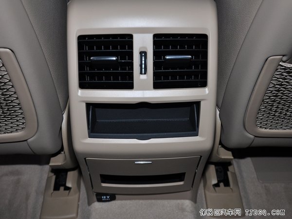 2014款奔驰ML400现车优惠 狂欢甩尾M级400送保险