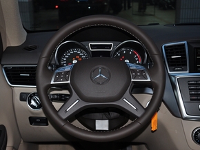 2014款奔驰ML400现车优惠 狂欢甩尾M级400送保险