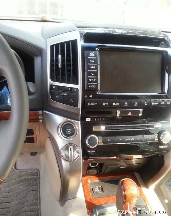 2014款中东版丰田兰德酷路泽4000 促销低价逆袭