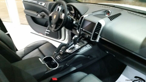 保时捷卡宴现车盛惠 油电混合版现车大降价