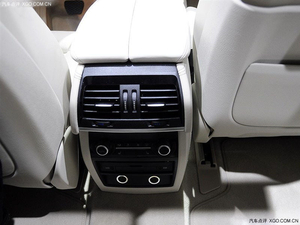 宝马X5底价逆袭天津港 现车低折特惠购无忧