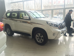 中东版丰田霸道2700 天津港口现车豪情降价