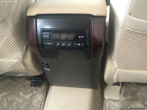 中东版丰田霸道2700 天津港口现车豪情降价