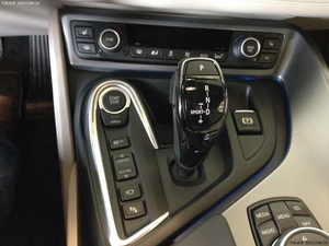 宝马i8现车混动双门超跑 巅峰底价强势来袭