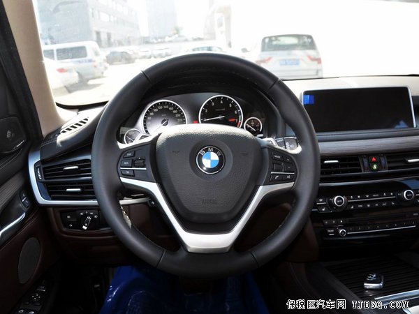 悦享进口宝马X5现车 新年降新X5跃级优惠专案