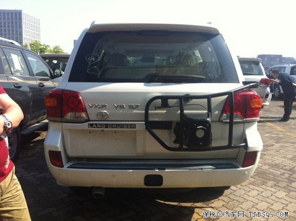 2013款丰田酷路泽5700 前后包围/双备胎现车112万起