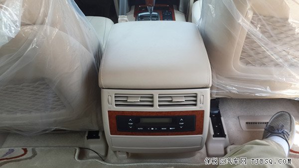 2013款丰田酷路泽5700 前后包围/双备胎现车112万起