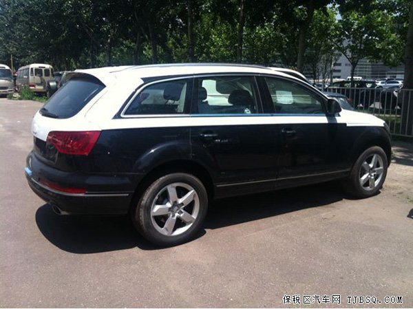 奥迪Q7中东版小功率 七座/天窗/四驱空调现车63万钜惠