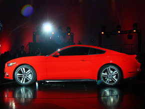 2015款福特野马现车 增压马力新野马实拍曝光