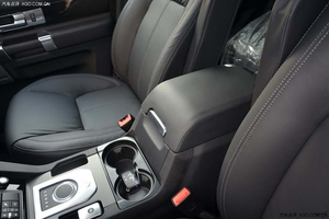 路虎发现四3.0全系特卖 天津港现车月中无忧购