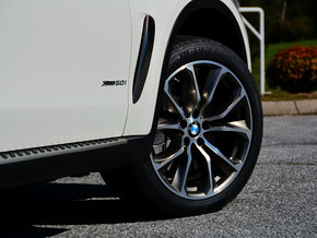 宝马X6进口运动包 现车轻松拥有越野低价王者