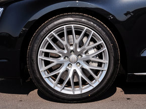 奥迪A8L凌驾都市 天津现车品质享誉世界低价华丽归来