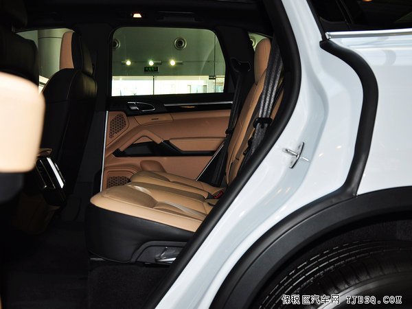 2015款保时捷卡宴现车 功能强悍保税柴油低报价
