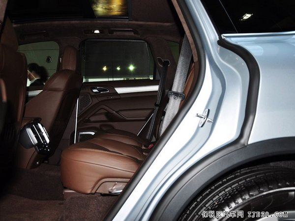 2015款保时捷卡宴现车热卖 冲销量价格冲破底线