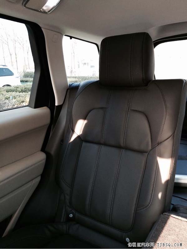 14路虎揽胜运动中东版 20轮/全景/冰箱/电吸现车101万