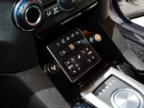 新款路虎发现四美规版 天津现车彰显奢华与尊贵