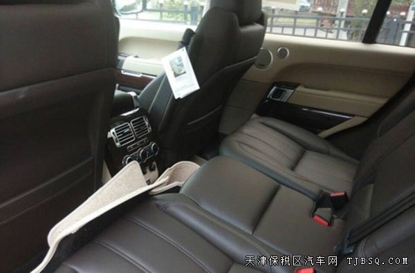 2015款路虎揽胜3.0T行政版 港口现车低价体验