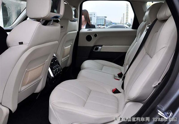 新款路虎揽胜运动3.0自贸区报价 现车冰点促销