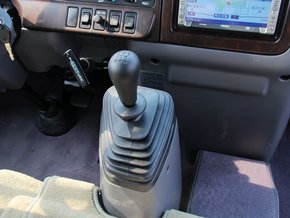 日产尼桑碧莲12座客车 现车强悍豪惠驾临港口