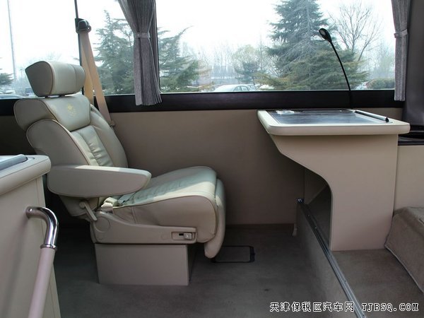 日产尼桑碧莲12座客车 现车强悍豪惠驾临港口