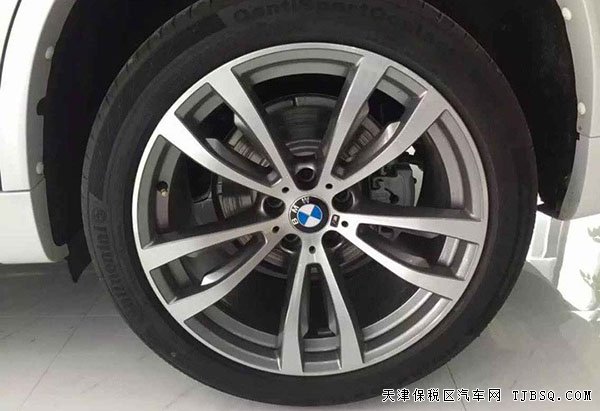 2015款宝马X5M包加规版 柴油白咖现车全配惠享