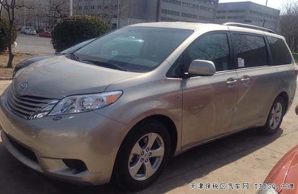 2015款丰田塞纳两驱/四驱版 商旅多用途商务车