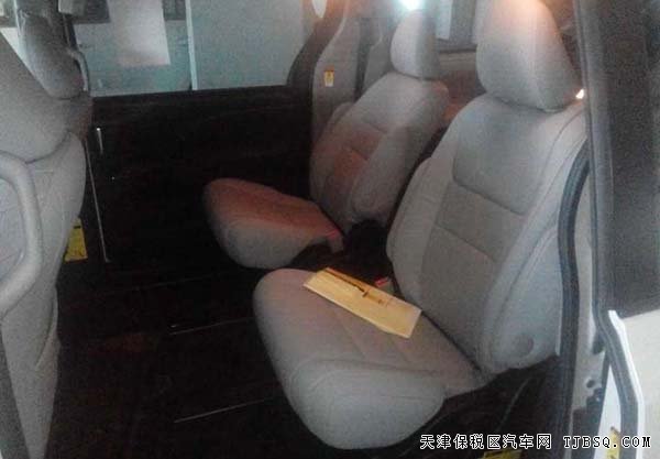 2015款丰田塞纳两驱/四驱版 商旅多用途商务车