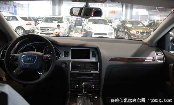 2015款奥迪Q7强势动力澎湃 促销优惠炎夏特价