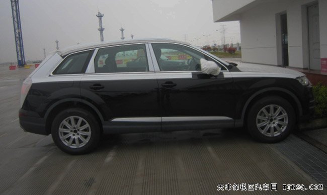 2016款奥迪Q7欧规版2.0T 滑动全景天窗/18轮现车58万