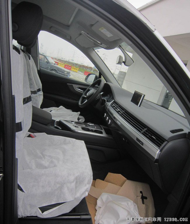 2016款奥迪Q7欧规版2.0T 滑动全景天窗/18轮现车58万