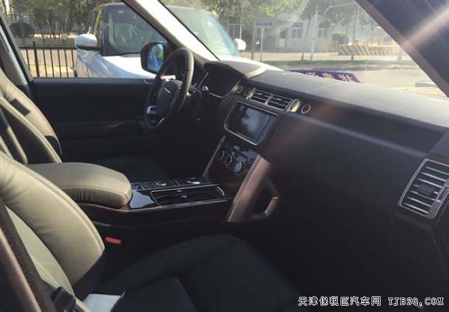 16款路虎揽胜3.0T行政版 天津港现车让利劲惠