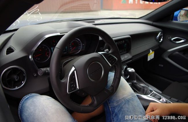 16款雪佛兰科迈罗大黄蜂2.0T 加规版跑车现车33万特惠