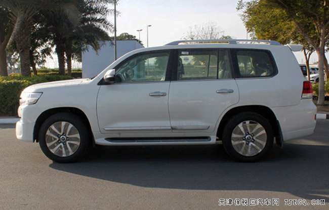 2016款丰田兰德酷路泽4600 陆巡4.6L V8优惠季